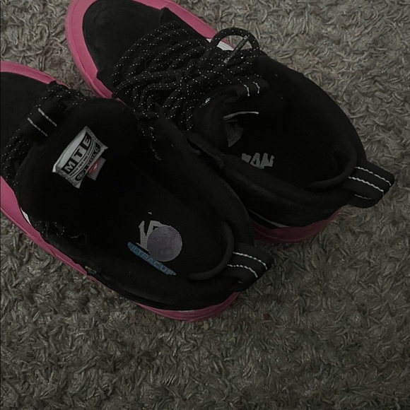 Vans Women's Black and Pink High-Top Sneakers Size 6.5 - Picture 7 of 7